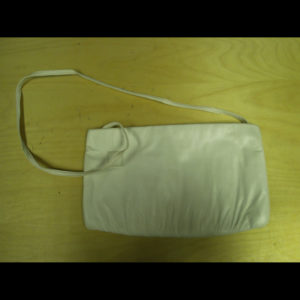 White Purse Wm Prs lng strp 8202