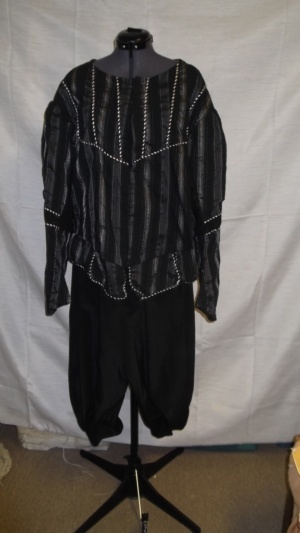 Black and white Renaissance Suit-Mn Rn Su 1500-SHREW '10-Chest 46