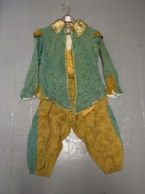 Green and gold Renaissance Suit-Mn Rn Su 3225-Chest 40