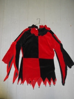 Red and Black Renaissance Suit-Mn Rn Su 7400-Chest 44