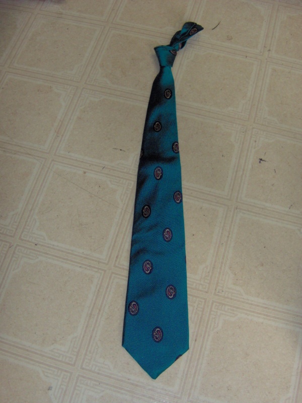 green Necktie-TI 3043- plain tie with paisley ovals