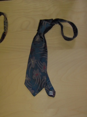 Blue and red Necktie-TI 4101- Pattern with lilies