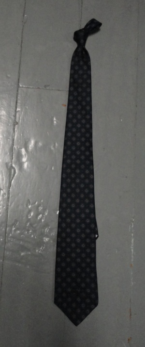 Blue and red Necktie-TI 4357- White flowers with red centers in pattern