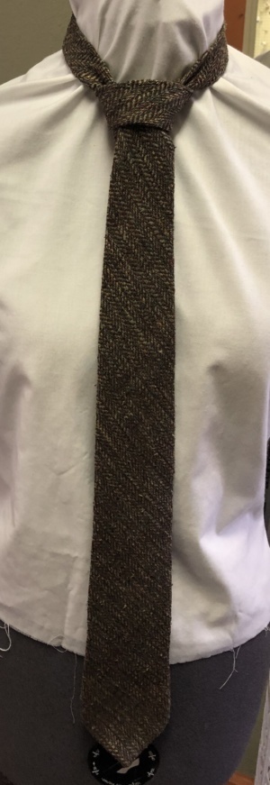 Brown Necktie-TI 6057- Hound's tooth diagonally