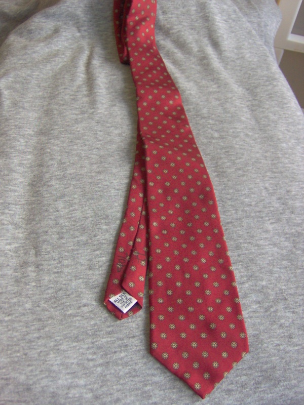 Dark red Necktie-TI 7015- solid with flower circles; silk