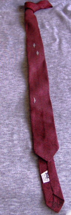 red, black, silver Necktie-TI 7068- scratch look with center diamonds