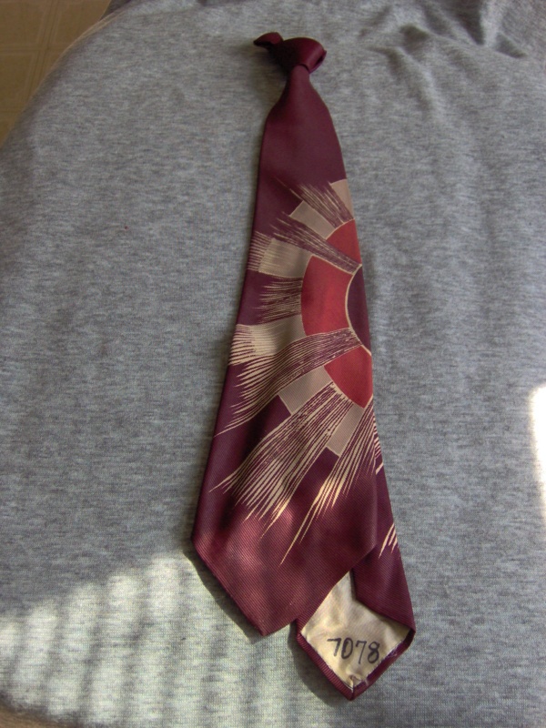 Burgundy, pink, and red Necktie-TI 7078- geometrical design