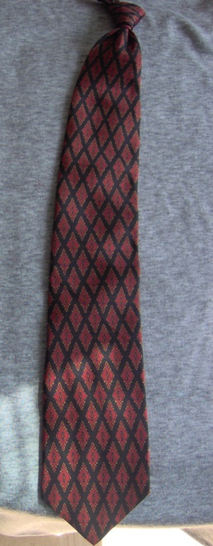 Red and black Necktie-TI 7214- Ornate diamond shapes