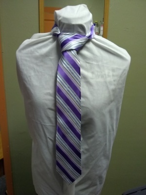 Purple and white Necktie-Ti 9043- Diagonal Stripes