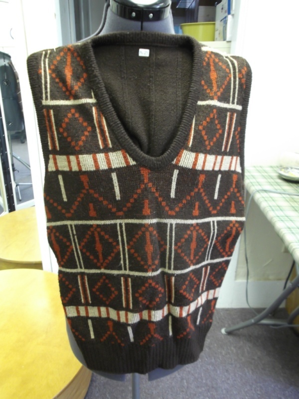Brown, tan, red Sweater Vest-Swtr Vst 6125-Chest 38