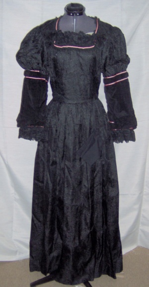 Black Red Period Dress-Wm Pd Dr 1225-Bust 34