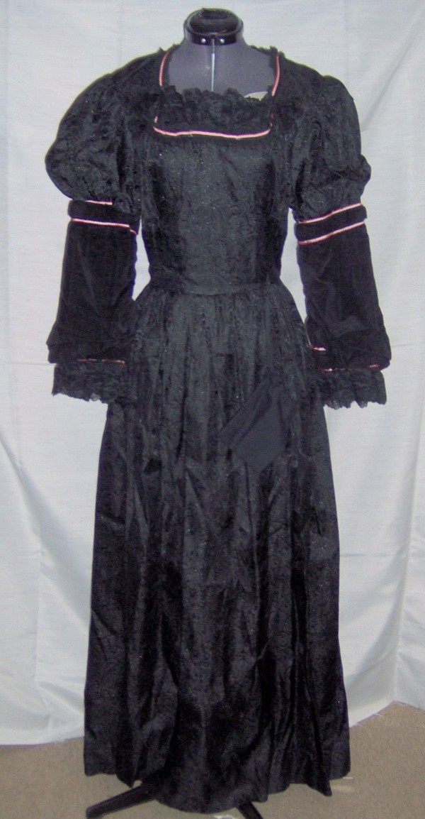 Black Red Period Dress-Wm Pd Dr 1225-Bust 34