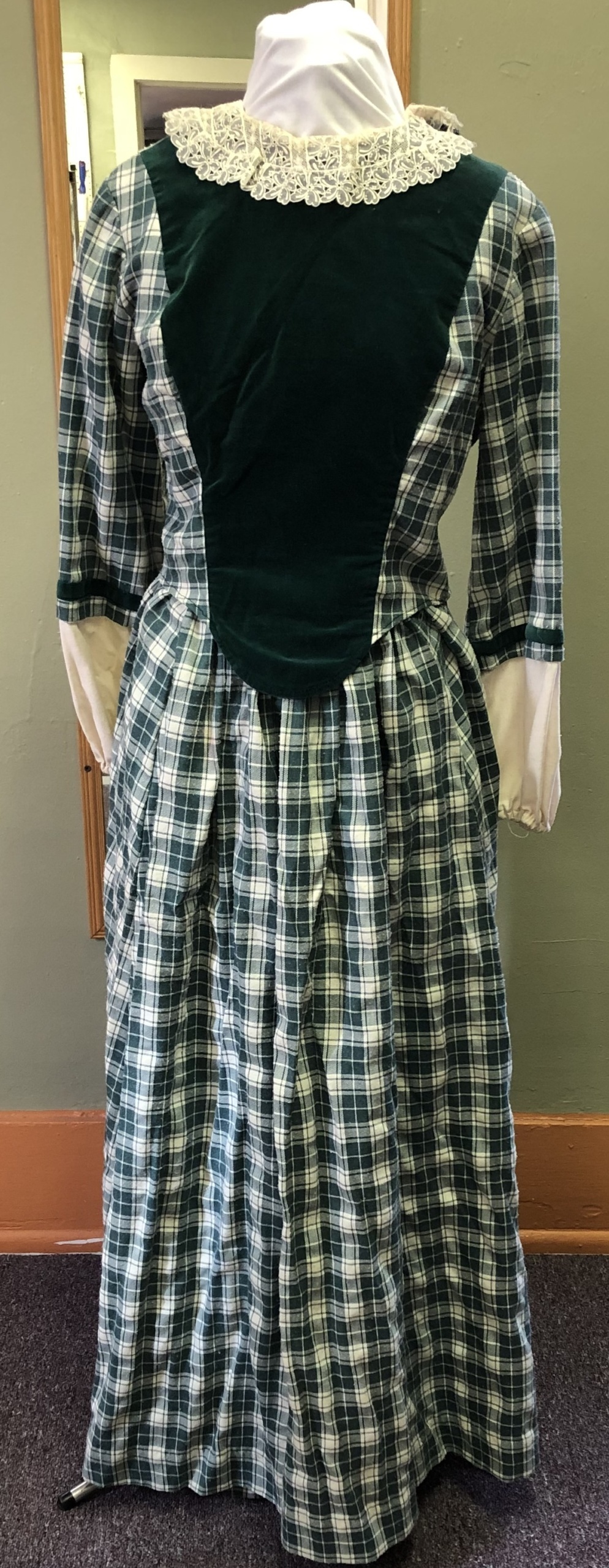 green white Period Dress-Wm Pd Dr 3476-Bust 39