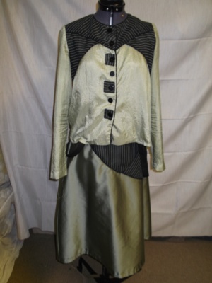 Green Black Period Suit-Wm Pd Su 3203-RiR'11-Bust 40