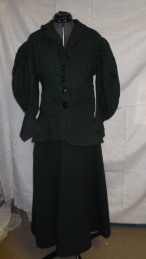 Green Period Suit-Wm Pd Su 3700-Bust 44
