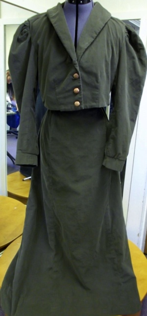 Green Period Suit-Wm Pd Su 3303-AoGG'12-Bust 42