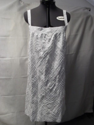 White Pinafore-Wm Pn 8075-Chest 36