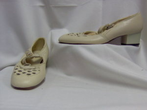 cream Shoe-Wm Sh LH 8320-Size  7.5