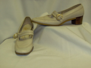 cream Shoe-Wm Sh LH 8321-Size  7.5