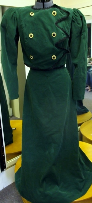 green, black, gold Period Suit-Wm Pd Su 3300-AoGG'12-Bust 42