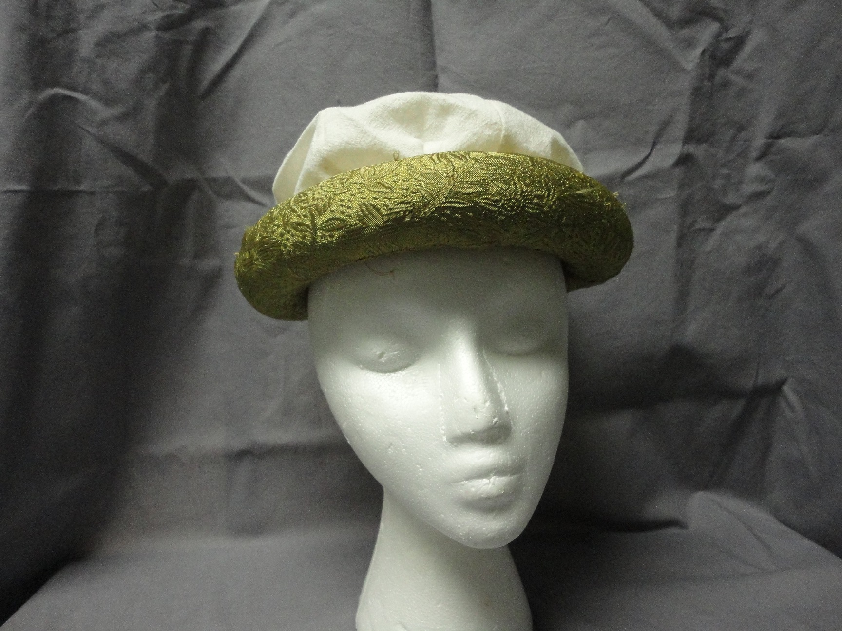 White and gold Medieval Hats MN ME HT 8005 Size 24