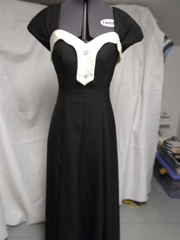 black white  Modern formals-Wm Frml 1101-Chest 32