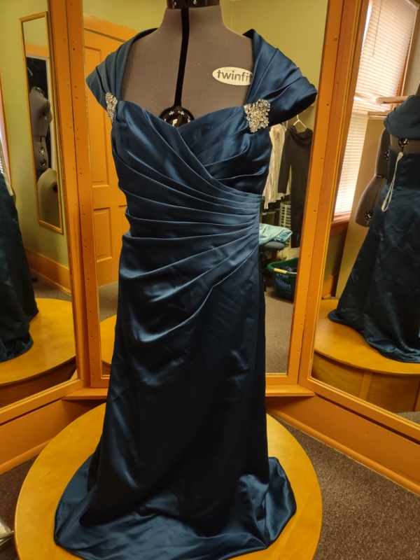 blue  Modern formals-Wm Frml 4100-Chest 32