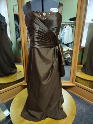 brown Modern formals-Wm Frml 6202-Chest 35