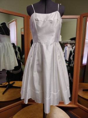 white green yellow  Modern formals-Wm Frml 8200-Chest 28