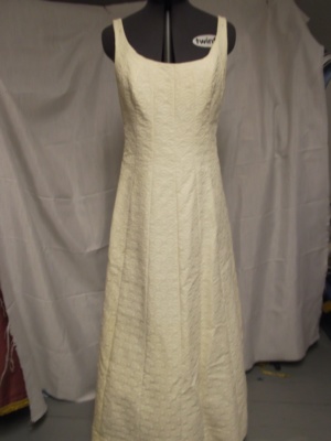 ivory Modern formals-Wm Frml 8225-Chest 35