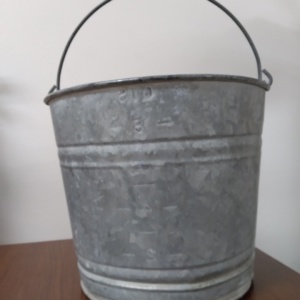 Tin bucket