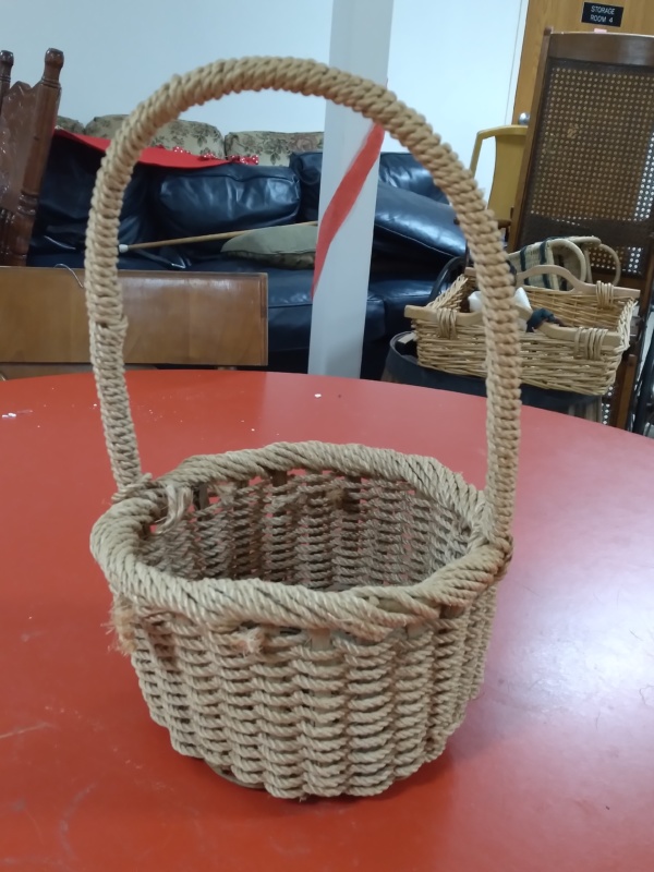Small wicker basket