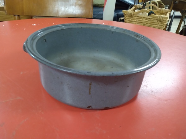 Vintage soup pot