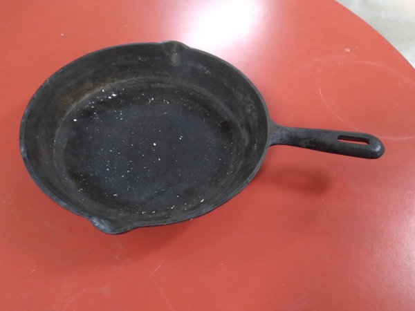 Cast iron skillet