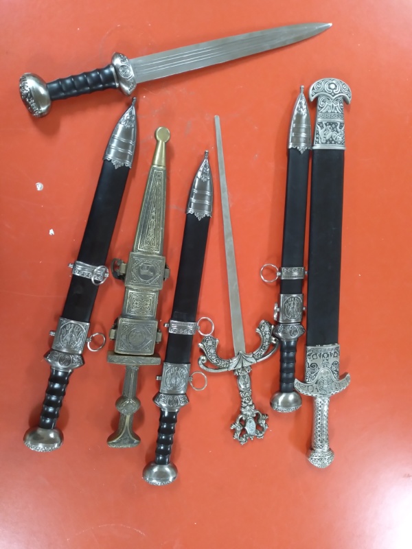 Large Daggers