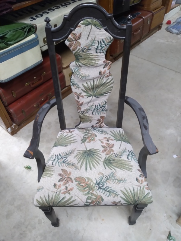 Leaf patterned chair