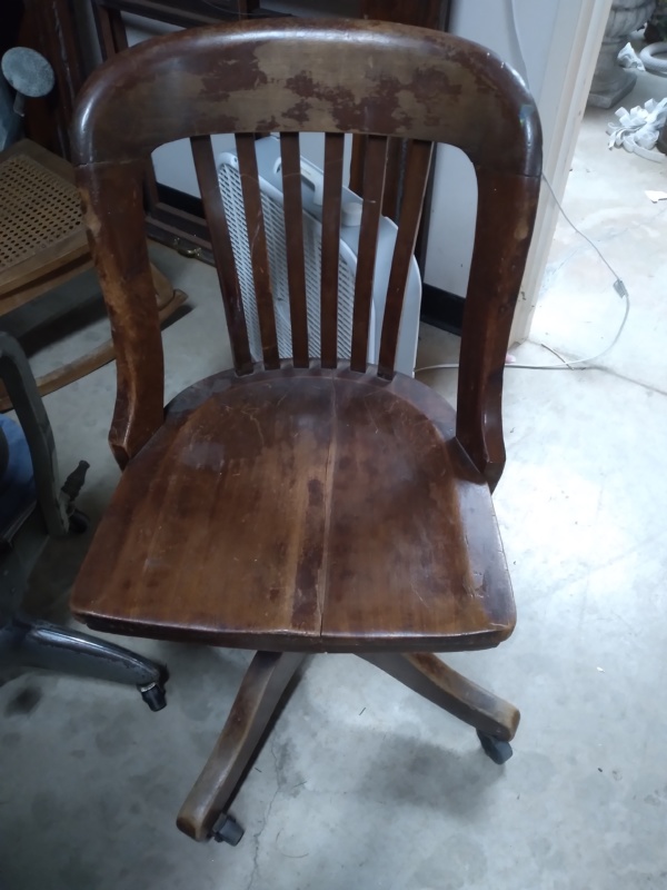 Swivel chair