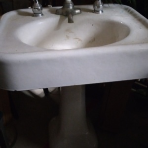 Porcelain sink
