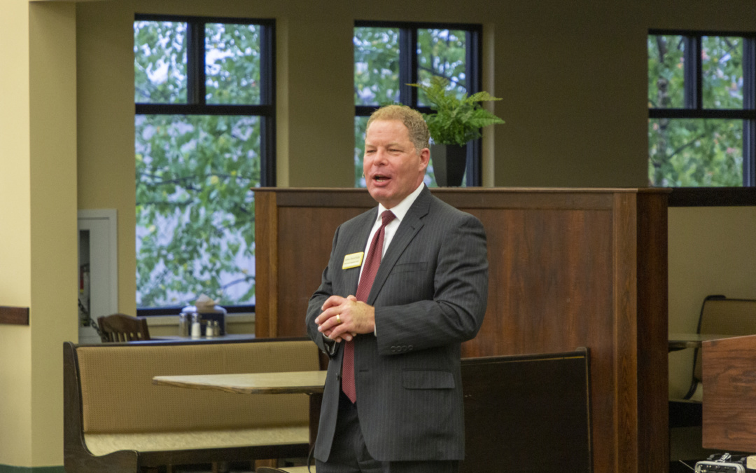 Justice Daniel Kelly Speaks at Business Breakfast Series