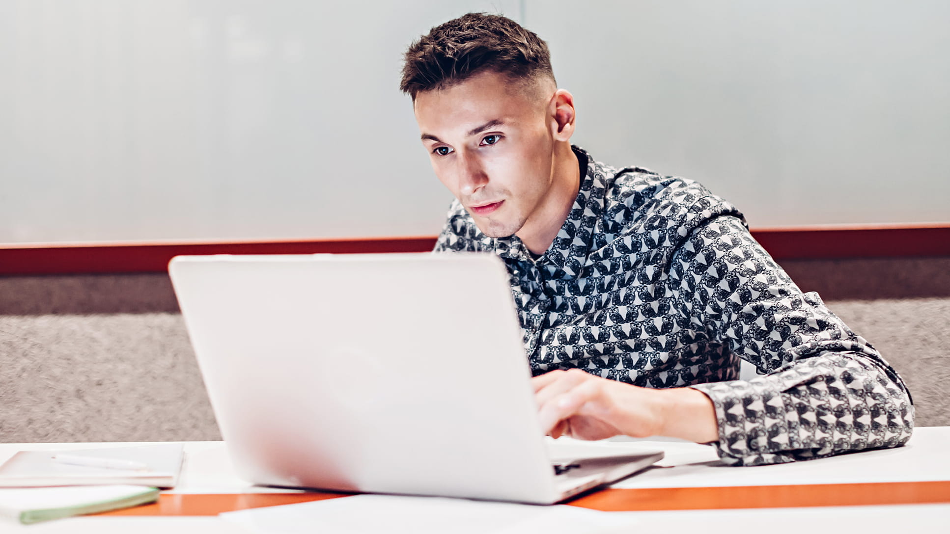 Student studying AI